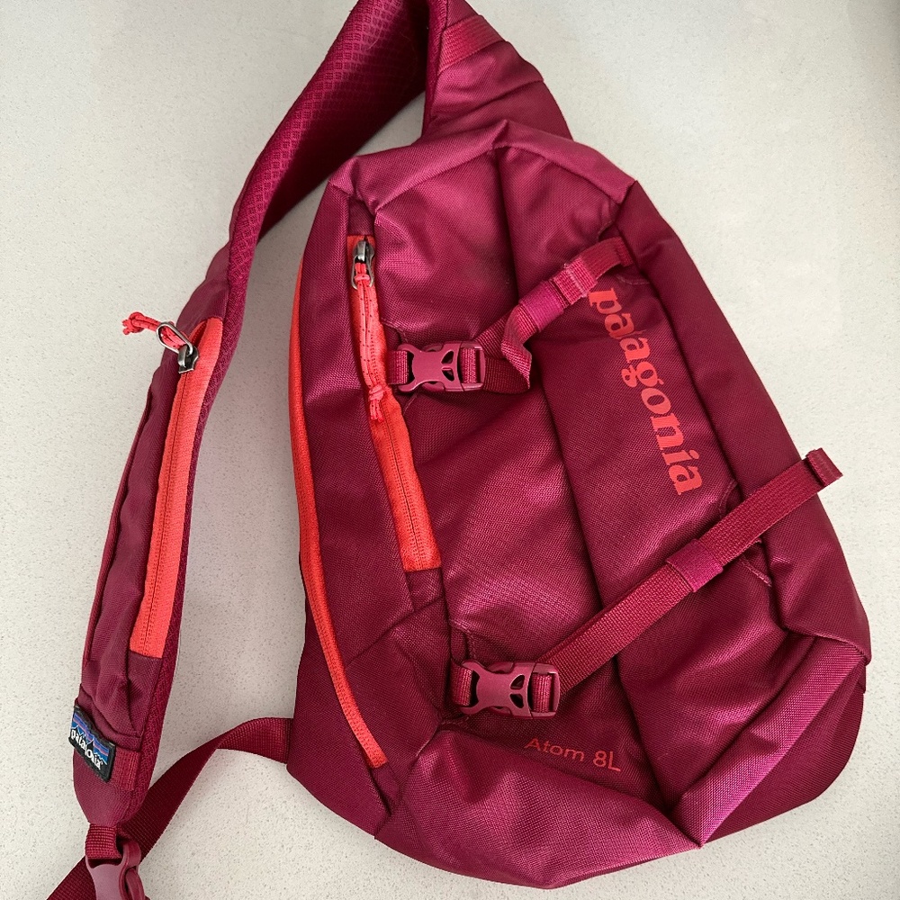 PATAGONIA ATOM SLING 8L BAG - ROAMER RED